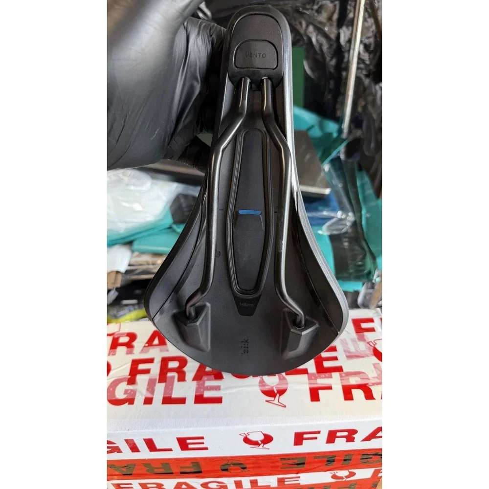 fi'zi:k Argo Vento R5 140mm‎ Bicycle Saddle - Used - Good